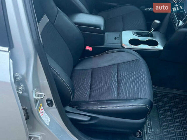Сірий Тойота Камрі, об'ємом двигуна 2.5 л та пробігом 297 тис. км за 10390 $, фото 16 на Automoto.ua