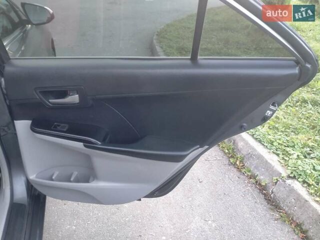 Тойота Камрі 2013 у Хмельницькому на Automoto.ua Сірий Тойота Камрі, об'ємом двигуна 2.5 л та пробігом 137 тис. км за 9900 $, фото 28 на Automoto.ua