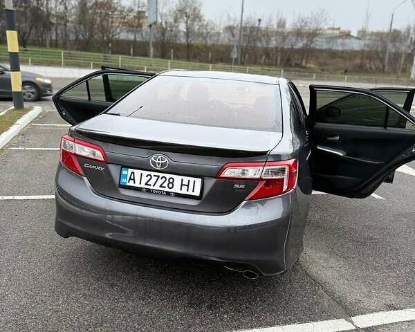 Сірий Тойота Камрі, об'ємом двигуна 2.49 л та пробігом 230 тис. км за 11000 $, фото 12 на Automoto.ua