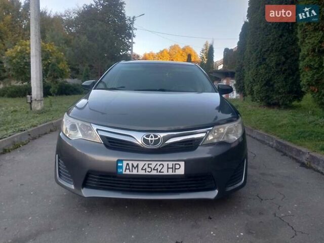 Тойота Камрі 2013 у Хмельницькому на Automoto.ua Сірий Тойота Камрі, об'ємом двигуна 2.5 л та пробігом 137 тис. км за 9900 $, фото 1 на Automoto.ua