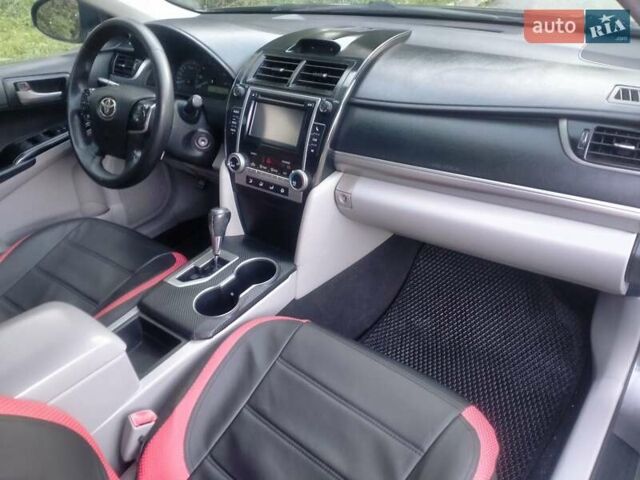 Тойота Камрі 2013 у Хмельницькому на Automoto.ua Сірий Тойота Камрі, об'ємом двигуна 2.5 л та пробігом 137 тис. км за 9900 $, фото 37 на Automoto.ua
