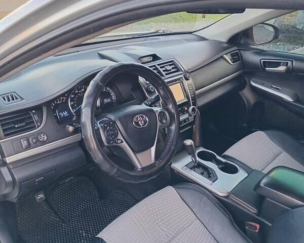 Серый Тойота Камри, объемом двигателя 2.49 л и пробегом 230 тыс. км за 9800 $, фото 15 на Automoto.ua