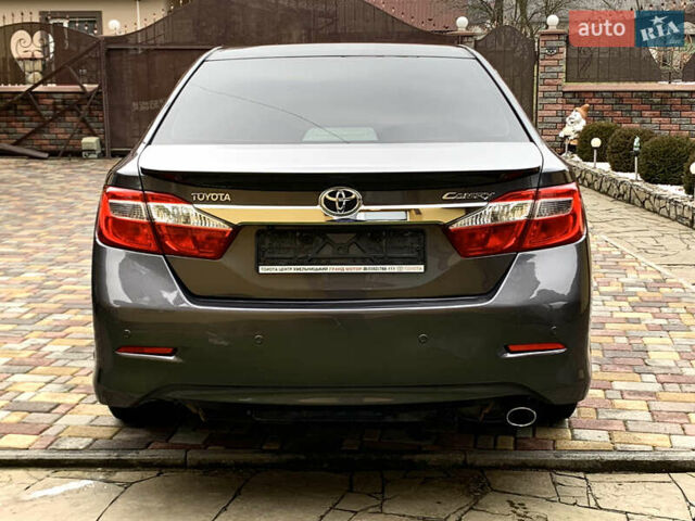 Сірий Тойота Камрі, об'ємом двигуна 2.49 л та пробігом 225 тис. км за 12800 $, фото 16 на Automoto.ua