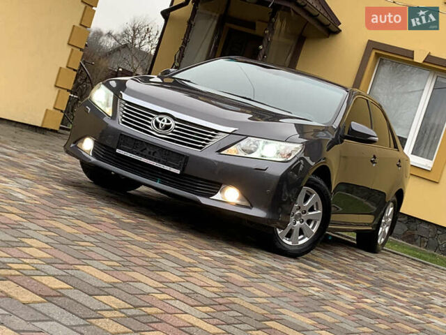 Сірий Тойота Камрі, об'ємом двигуна 2.49 л та пробігом 225 тис. км за 12800 $, фото 1 на Automoto.ua