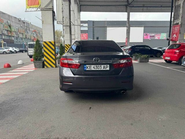 Серый Тойота Камри, объемом двигателя 2.5 л и пробегом 225 тыс. км за 12300 $, фото 6 на Automoto.ua