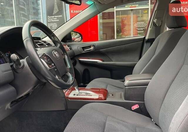 Серый Тойота Камри, объемом двигателя 2.5 л и пробегом 234 тыс. км за 15533 $, фото 9 на Automoto.ua