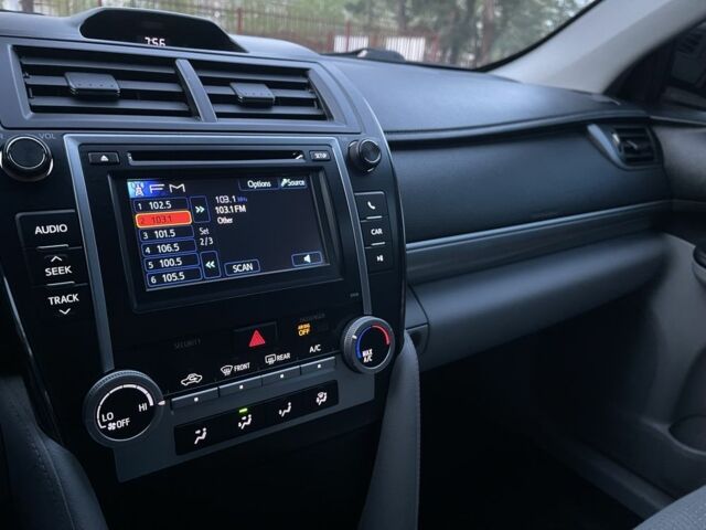 Серый Тойота Камри, объемом двигателя 2.5 л и пробегом 141 тыс. км за 12500 $, фото 5 на Automoto.ua