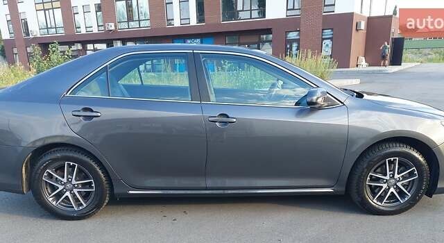 Серый Тойота Камри, объемом двигателя 2.5 л и пробегом 150 тыс. км за 15200 $, фото 4 на Automoto.ua