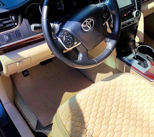 Серый Тойота Камри, объемом двигателя 2.5 л и пробегом 200 тыс. км за 11500 $, фото 1 на Automoto.ua