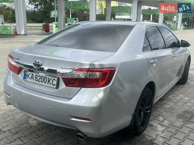 Сірий Тойота Камрі, об'ємом двигуна 2.5 л та пробігом 210 тис. км за 13500 $, фото 5 на Automoto.ua