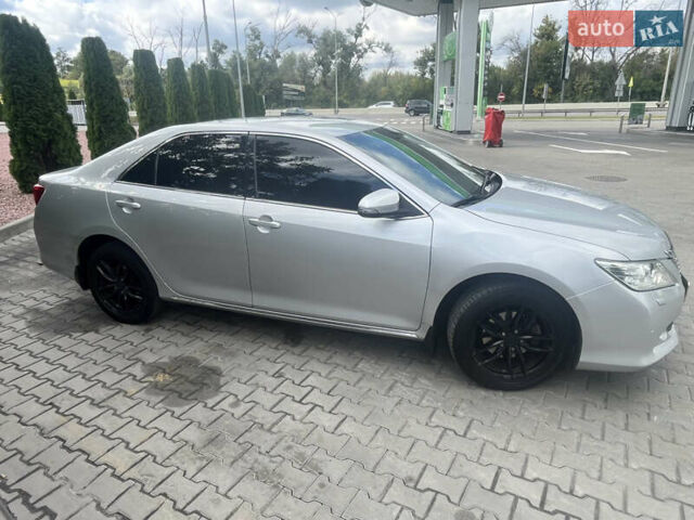 Серый Тойота Камри, объемом двигателя 2.5 л и пробегом 210 тыс. км за 12700 $, фото 7 на Automoto.ua
