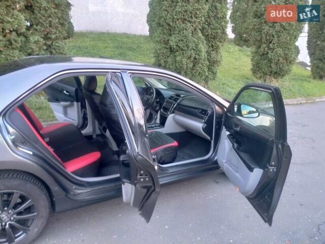 Тойота Камрі 2013 у Хмельницькому на Automoto.ua Сірий Тойота Камрі, об'ємом двигуна 2.5 л та пробігом 137 тис. км за 9900 $, фото 36 на Automoto.ua