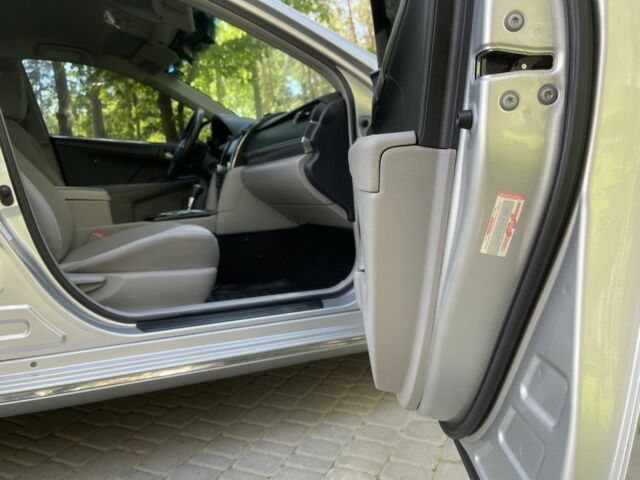 Серый Тойота Камри, объемом двигателя 2.5 л и пробегом 141 тыс. км за 12500 $, фото 14 на Automoto.ua