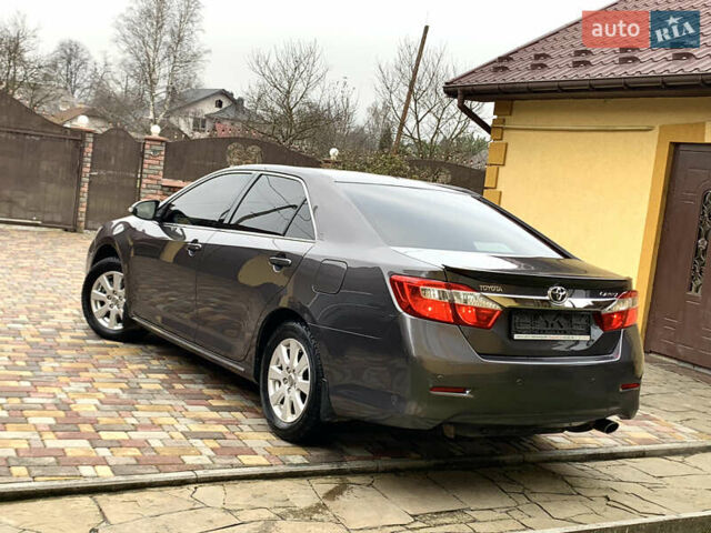 Сірий Тойота Камрі, об'ємом двигуна 2.49 л та пробігом 225 тис. км за 12800 $, фото 7 на Automoto.ua
