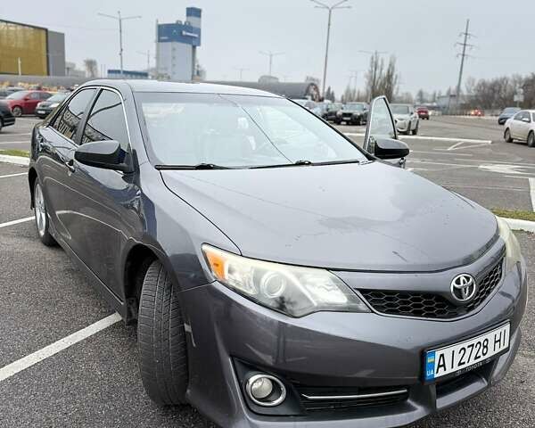 Сірий Тойота Камрі, об'ємом двигуна 2.49 л та пробігом 230 тис. км за 11000 $, фото 9 на Automoto.ua
