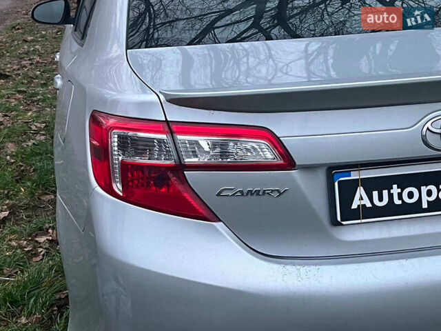Сірий Тойота Камрі, об'ємом двигуна 2.5 л та пробігом 297 тис. км за 10390 $, фото 9 на Automoto.ua