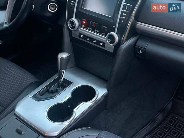 Сірий Тойота Камрі, об'ємом двигуна 2.5 л та пробігом 297 тис. км за 10390 $, фото 18 на Automoto.ua