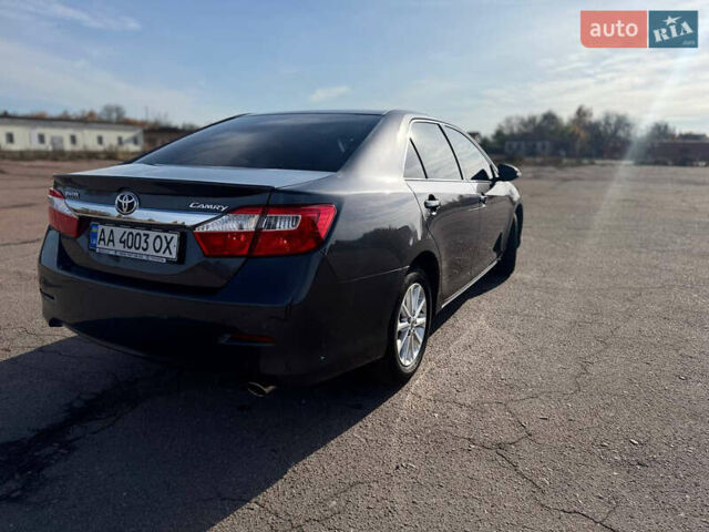 Сірий Тойота Камрі, об'ємом двигуна 2.5 л та пробігом 240 тис. км за 12999 $, фото 7 на Automoto.ua