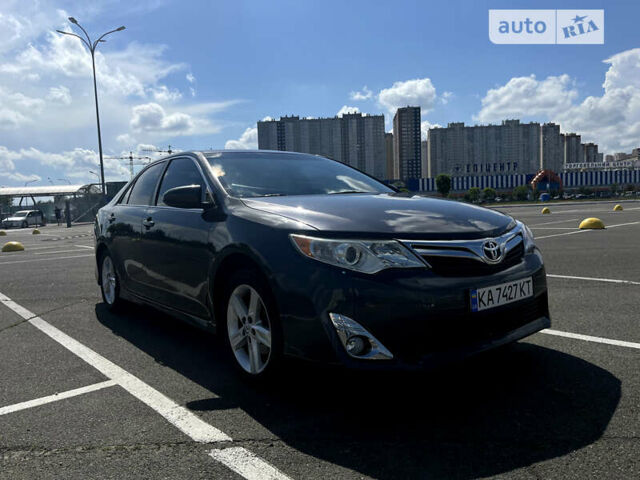 Серый Тойота Камри, объемом двигателя 2.49 л и пробегом 198 тыс. км за 12500 $, фото 7 на Automoto.ua