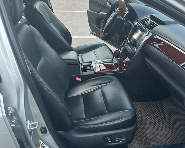 Серый Тойота Камри, объемом двигателя 2.5 л и пробегом 160 тыс. км за 15900 $, фото 17 на Automoto.ua