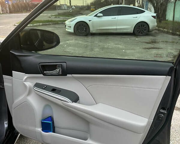 Серый Тойота Камри, объемом двигателя 2.49 л и пробегом 135 тыс. км за 14200 $, фото 15 на Automoto.ua