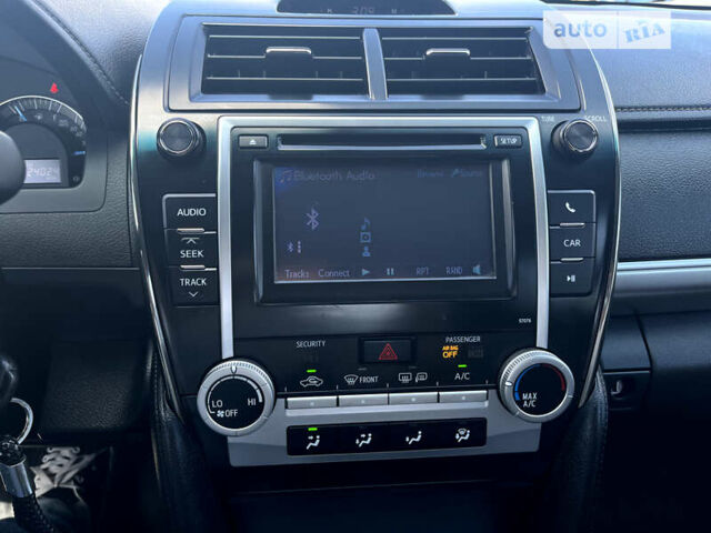 Серый Тойота Камри, объемом двигателя 2.49 л и пробегом 198 тыс. км за 12500 $, фото 14 на Automoto.ua