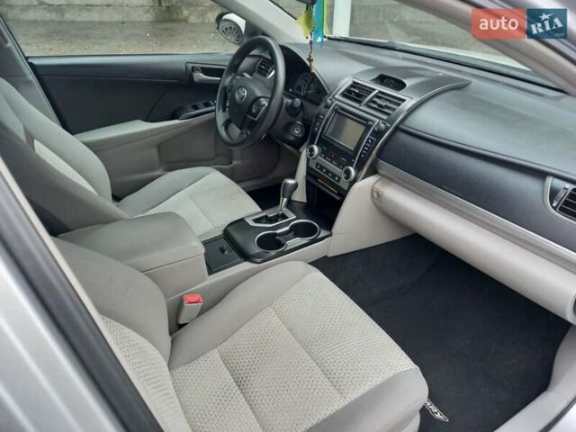 Серый Тойота Камри, объемом двигателя 2.49 л и пробегом 268 тыс. км за 9000 $, фото 3 на Automoto.ua