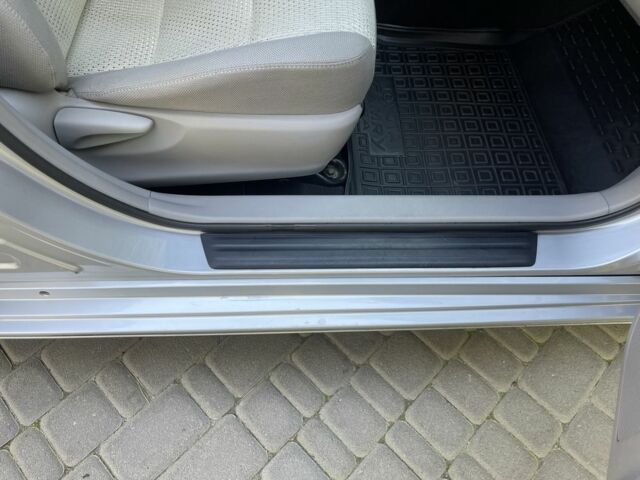 Серый Тойота Камри, объемом двигателя 2.5 л и пробегом 141 тыс. км за 12500 $, фото 16 на Automoto.ua