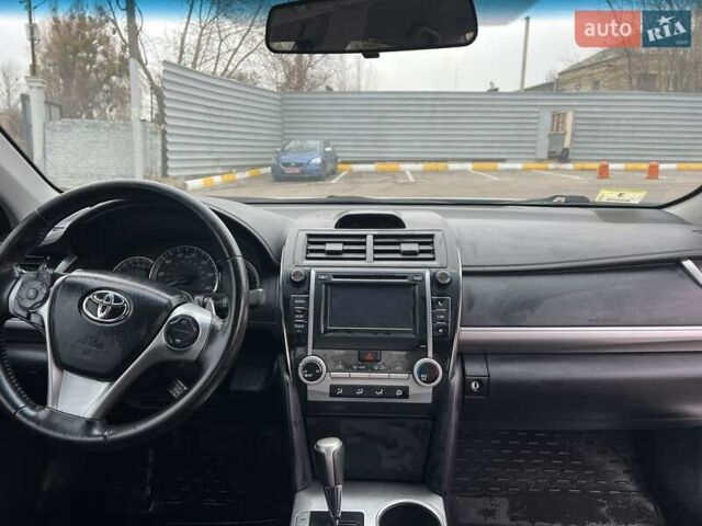 Серый Тойота Камри, объемом двигателя 2.5 л и пробегом 297 тыс. км за 10300 $, фото 19 на Automoto.ua