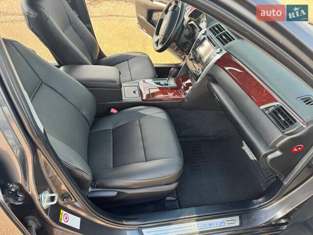Сірий Тойота Камрі, об'ємом двигуна 2.5 л та пробігом 240 тис. км за 12999 $, фото 34 на Automoto.ua