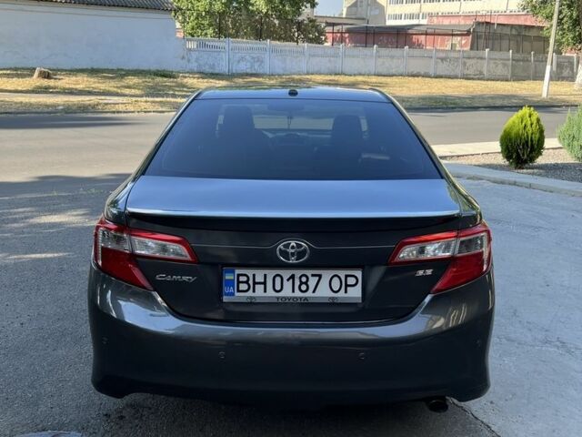 Серый Тойота Камри, объемом двигателя 2.5 л и пробегом 300 тыс. км за 7900 $, фото 3 на Automoto.ua