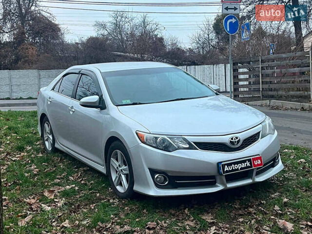 Сірий Тойота Камрі, об'ємом двигуна 2.5 л та пробігом 297 тис. км за 10390 $, фото 2 на Automoto.ua