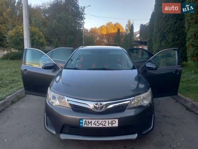 Тойота Камрі 2013 у Хмельницькому на Automoto.ua Сірий Тойота Камрі, об'ємом двигуна 2.5 л та пробігом 137 тис. км за 9900 $, фото 35 на Automoto.ua