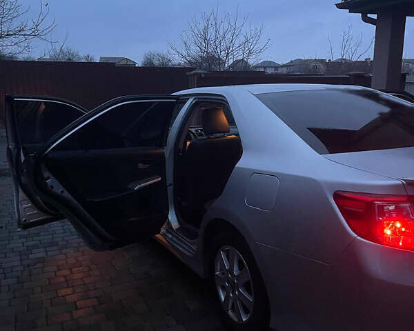 Сірий Тойота Камрі, об'ємом двигуна 2.49 л та пробігом 225 тис. км за 11400 $, фото 11 на Automoto.ua