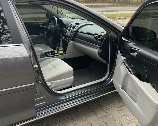 Сірий Тойота Камрі, об'ємом двигуна 2.4 л та пробігом 241 тис. км за 12600 $, фото 7 на Automoto.ua