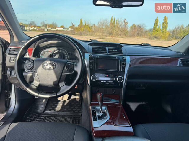 Сірий Тойота Камрі, об'ємом двигуна 2.5 л та пробігом 240 тис. км за 12999 $, фото 35 на Automoto.ua