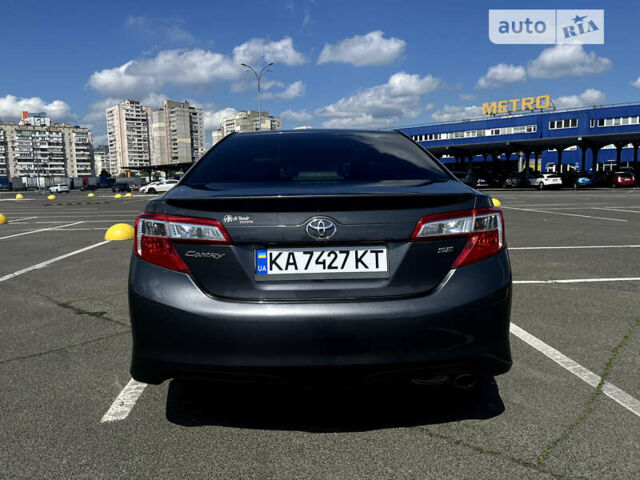 Серый Тойота Камри, объемом двигателя 2.49 л и пробегом 198 тыс. км за 12500 $, фото 4 на Automoto.ua