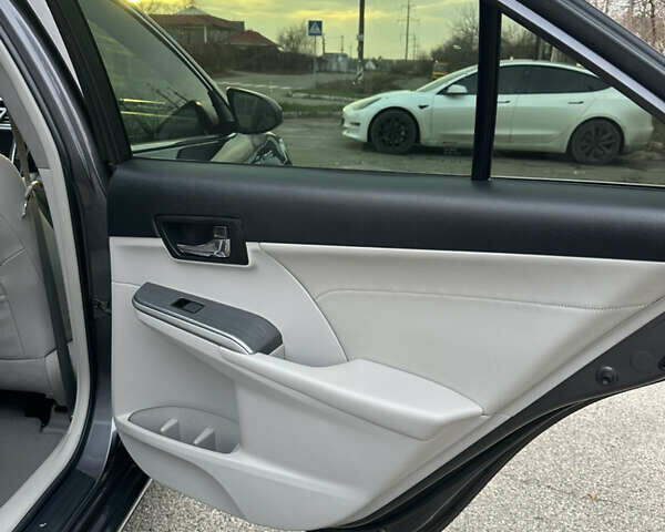 Серый Тойота Камри, объемом двигателя 2.49 л и пробегом 135 тыс. км за 14200 $, фото 14 на Automoto.ua