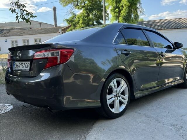 Серый Тойота Камри, объемом двигателя 2.5 л и пробегом 300 тыс. км за 7900 $, фото 1 на Automoto.ua