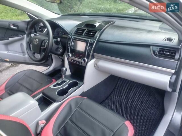 Тойота Камрі 2013 у Хмельницькому на Automoto.ua Сірий Тойота Камрі, об'ємом двигуна 2.5 л та пробігом 137 тис. км за 9900 $, фото 39 на Automoto.ua