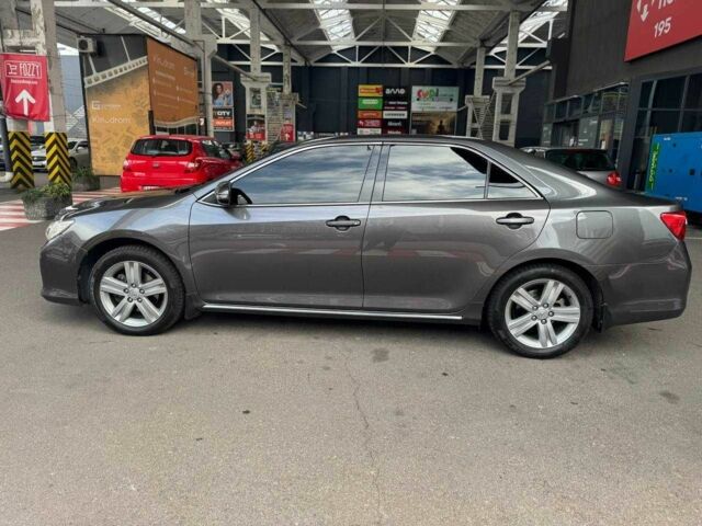 Серый Тойота Камри, объемом двигателя 2.5 л и пробегом 225 тыс. км за 12300 $, фото 1 на Automoto.ua