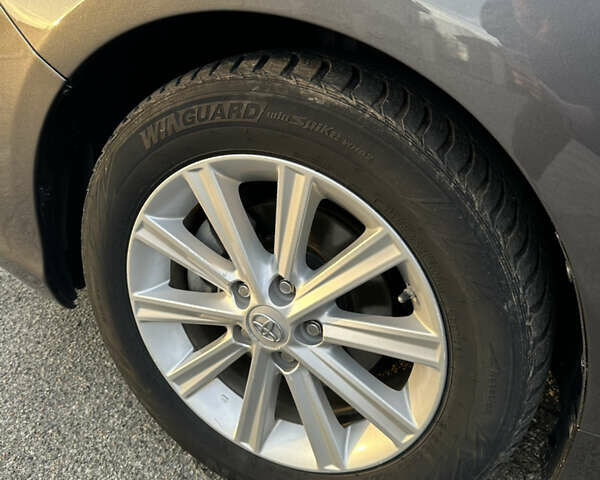 Серый Тойота Камри, объемом двигателя 2.49 л и пробегом 135 тыс. км за 14200 $, фото 7 на Automoto.ua