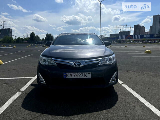 Серый Тойота Камри, объемом двигателя 2.49 л и пробегом 198 тыс. км за 12500 $, фото 1 на Automoto.ua