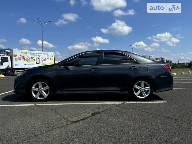 Серый Тойота Камри, объемом двигателя 2.49 л и пробегом 198 тыс. км за 12500 $, фото 2 на Automoto.ua