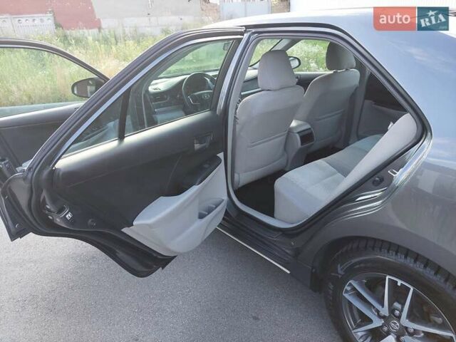 Серый Тойота Камри, объемом двигателя 2.5 л и пробегом 150 тыс. км за 15200 $, фото 8 на Automoto.ua