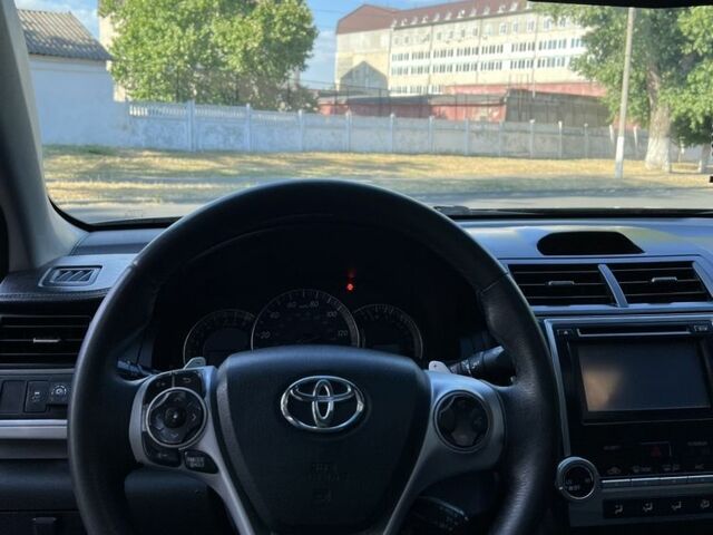 Серый Тойота Камри, объемом двигателя 2.5 л и пробегом 300 тыс. км за 7900 $, фото 5 на Automoto.ua