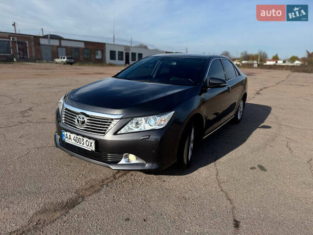 Сірий Тойота Камрі, об'ємом двигуна 2.5 л та пробігом 240 тис. км за 12999 $, фото 1 на Automoto.ua