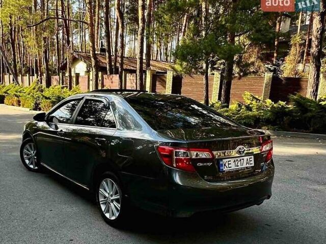 Серый Тойота Камри, объемом двигателя 2.49 л и пробегом 145 тыс. км за 12700 $, фото 1 на Automoto.ua