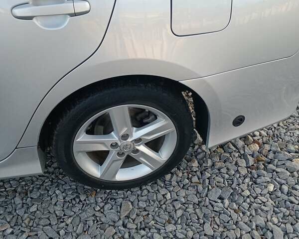 Серый Тойота Камри, объемом двигателя 2.49 л и пробегом 230 тыс. км за 9800 $, фото 16 на Automoto.ua