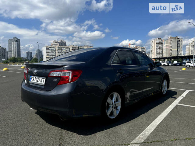 Серый Тойота Камри, объемом двигателя 2.49 л и пробегом 198 тыс. км за 12500 $, фото 5 на Automoto.ua